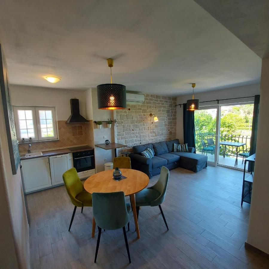 Apartments Batistic Supetarska Draga Pokoj fotografie